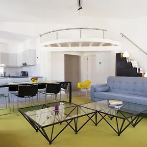 Appartement Joivy Lux And Spacious 1br With Huge Terrace, 5mins To Academy Of Sciences, Lisboa